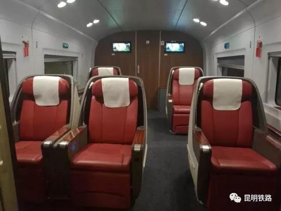 世界最快高鐵“復(fù)興號(hào)”昆明首秀 Wifi全覆蓋