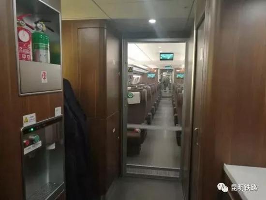 世界最快高鐵“復(fù)興號(hào)”昆明首秀 Wifi全覆蓋