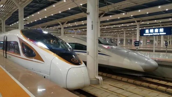 世界最快高鐵“復(fù)興號(hào)”昆明首秀 Wifi全覆蓋 世界最快高鐵“復(fù)興號(hào)”昆明首秀 Wifi全覆蓋