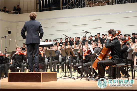 昆明藝術(shù)職業(yè)學(xué)院“國際愛樂樂團(tuán)2018年新年音樂會(huì)”昨日舉行 昆明藝術(shù)職業(yè)學(xué)院“國際愛樂樂團(tuán)2018年新年音樂會(huì)”昨日舉行