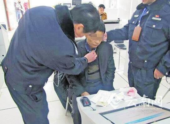 頭上“長”天線 一學(xué)員駕考戴假發(fā)作弊被抓