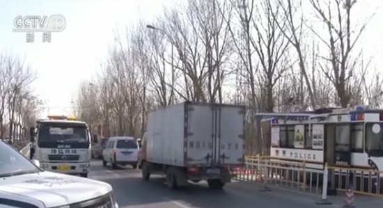 點贊交警！心梗病人遇早高峰 交警開辟綠色通道護送就醫(yī)