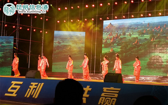 “一馬跑兩國(guó)”跨年晚會(huì)舉行 中緬胞波共迎新年