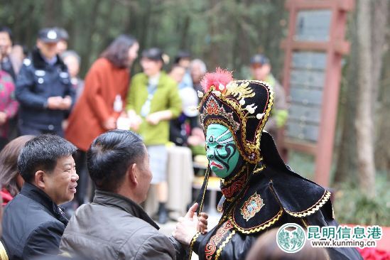 開幕式上精彩的M變臉》表演。