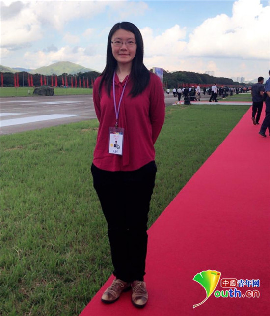 2017年6月30日，習(xí)近平主席在中國(guó)人民解放軍駐香港部隊(duì)石崗營(yíng)區(qū)檢閱部隊(duì)，謝曉虹作為香港青年代表受邀觀禮。本人供圖