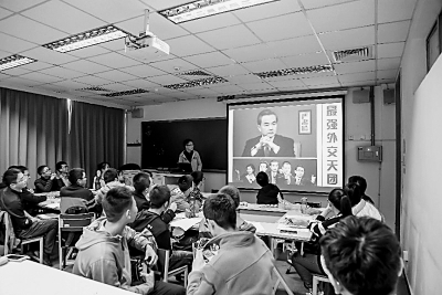 以思想的力量寫好教育奮進(jìn)之筆 以思想的力量寫好教育奮進(jìn)之筆