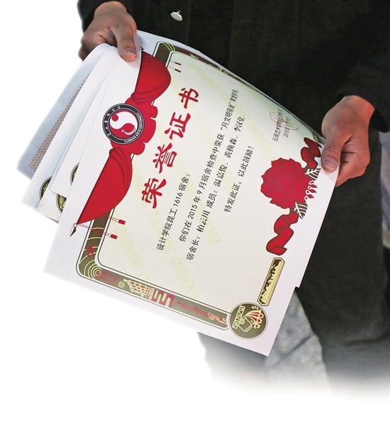 云藝有個(gè)“學(xué)霸宿舍” 3年獲獎(jiǎng)近百份獎(jiǎng)金近18萬元 云藝有個(gè)“學(xué)霸宿舍” 3年獲獎(jiǎng)近百份獎(jiǎng)金近18萬元