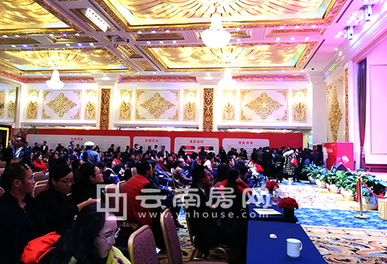 米蘭春天開(kāi)盤(pán)現(xiàn)場(chǎng)人山人海 米蘭春天開(kāi)盤(pán)現(xiàn)場(chǎng)人山人海