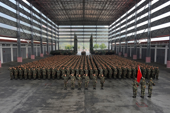 【黨的十九大精神進(jìn)軍營】風(fēng)雨礪劍！火箭兵枕戈待旦只為導(dǎo)彈騰飛