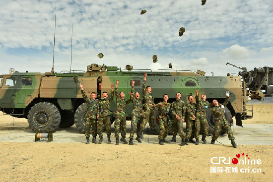 導(dǎo)彈發(fā)射成功官兵興高采烈 導(dǎo)彈發(fā)射成功官兵興高采烈