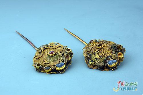 明代王妃墓葬珍寶展出 藩王妃婆媳飾品“撞衫” 明代王妃墓葬珍寶展出 藩王妃婆媳飾品“撞衫”