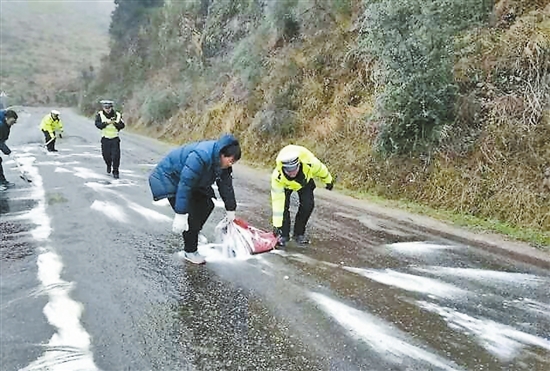 云南全力應(yīng)對(duì)低溫雨雪天氣