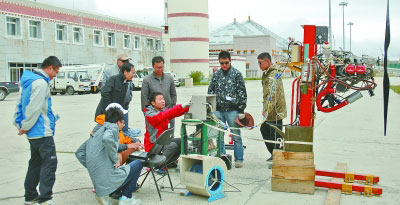 北航無人機(jī)團(tuán)隊(duì)在川西高原測(cè)試數(shù)據(jù)。