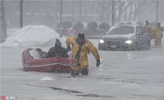 北美人民在暴風(fēng)雪里快扛不住了