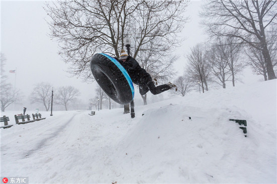 北美人民在暴風(fēng)雪里快扛不住了