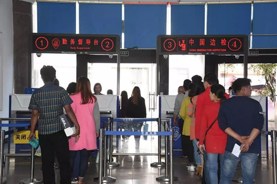 創(chuàng)歷史新高 2017年瑞麗口岸出入境流量突破1700萬(wàn) 創(chuàng)歷史新高 2017年瑞麗口岸出入境流量突破1700萬(wàn)