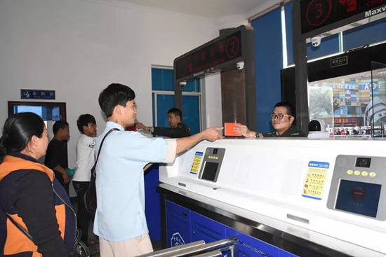 創(chuàng)歷史新高 2017年瑞麗口岸出入境流量突破1700萬(wàn) 創(chuàng)歷史新高 2017年瑞麗口岸出入境流量突破1700萬(wàn)