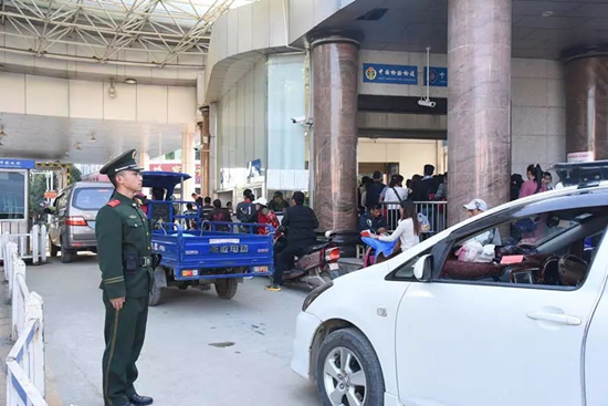 創(chuàng)歷史新高 2017年瑞麗口岸出入境流量突破1700萬(wàn) 創(chuàng)歷史新高 2017年瑞麗口岸出入境流量突破1700萬(wàn)