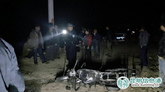 摩托車被燒毀。供圖