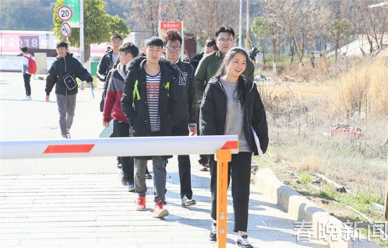 云南藝考首日 “00后”小鮮肉比顏值拼才藝