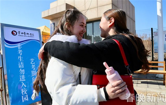 云南藝考首日 “00后”小鮮肉比顏值拼才藝