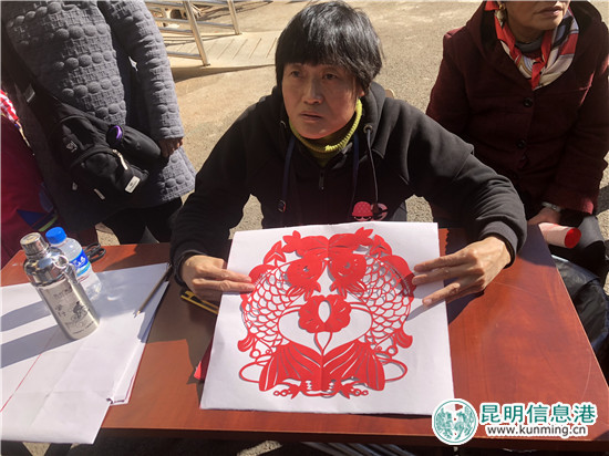 官渡星宇社區(qū)：13名書畫家揮毫潑墨為居民送祝福