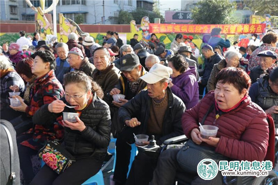 傳承德孝文化 盤龍區(qū)舉辦“情暖臘八 愛在金星”活動