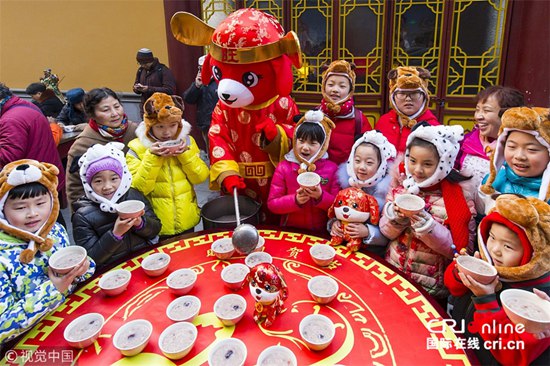 各地民眾喝臘八粥 歡慶臘八節(jié)(組圖)