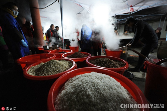 “臘八”到！各地民眾趕早排隊喝臘八粥