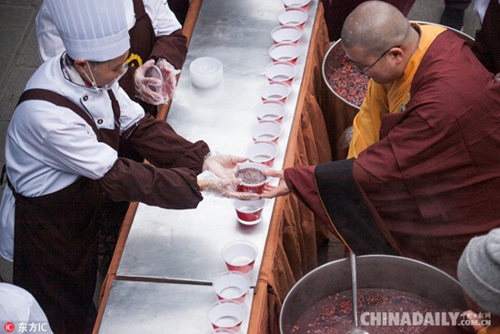 “臘八”到！各地民眾趕早排隊喝臘八粥