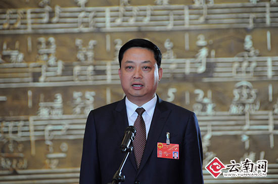 云南兩會(huì)首設(shè)“代表通道” 人大代表現(xiàn)場(chǎng)談履職話發(fā)展謀思路 云南兩會(huì)首設(shè)“代表通道” 人大代表現(xiàn)場(chǎng)談履職話發(fā)展謀思路