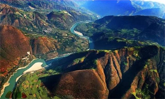 怒江首條旅游公路通車 去高黎貢山看滇金絲猴 怒江首條旅游公路通車 去高黎貢山看滇金絲猴