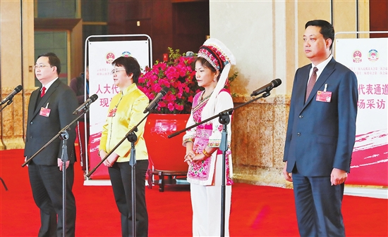 云南省人大首設“代表通道” 傳遞自信與開放