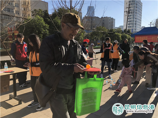 “暖冬”之行 迎新春文化惠民活動(dòng)走進(jìn)嚴(yán)家地社區(qū)