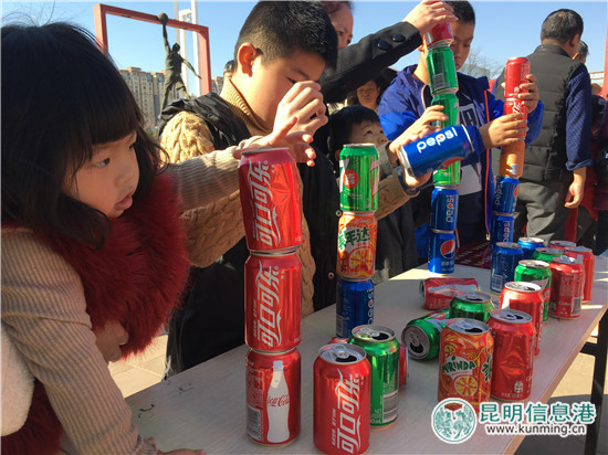 官渡區(qū)新亞洲體育城社區(qū)舉行游園活動 老少歡聚樂開懷 官渡區(qū)新亞洲體育城社區(qū)舉行游園活動 老少歡聚樂開懷