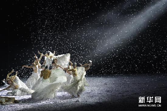 1月29日，楊麗萍在舞劇《孔雀之冬》中演出。