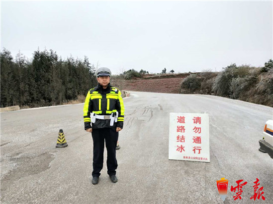 曲靖轄區(qū)降溫降雪多路段結冰封路