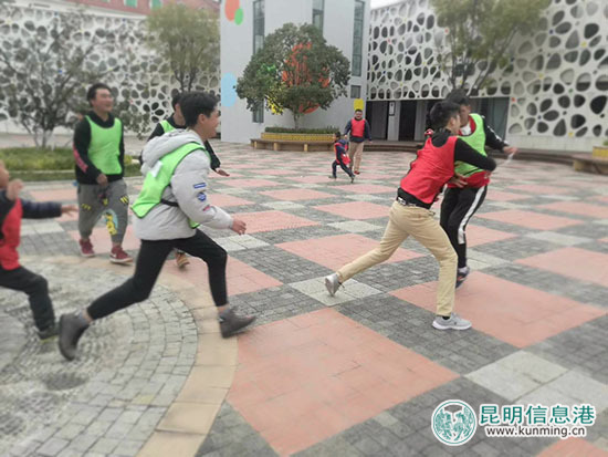 撕名牌過生日 愛心志愿者走進(jìn)昆明市兒童福利院送溫暖