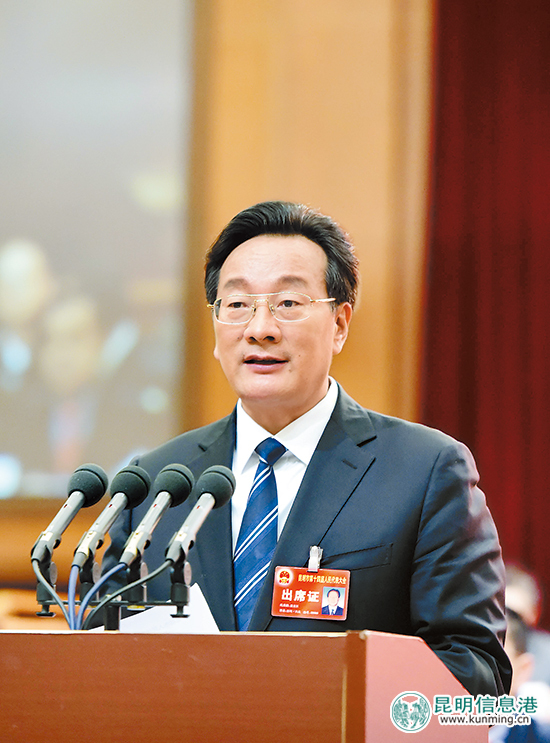 市十四屆人大三次會議舉行第二次全體會議