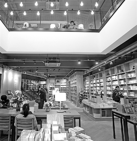 “零點(diǎn)書房”有冒熱氣的書與茶在寒夜里守候你