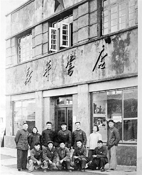 “零點(diǎn)書房”有冒熱氣的書與茶在寒夜里守候你