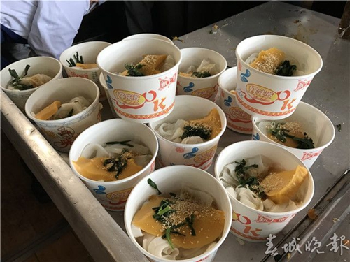 世界最長節(jié)日“玉溪米線節(jié)”16日開甩