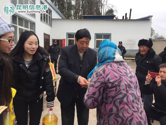 許家勛看望慰問老人