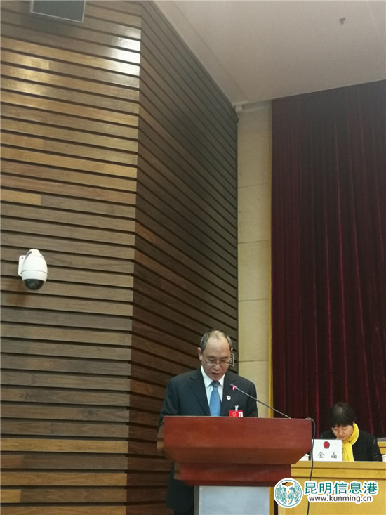 五華區(qū)區(qū)長(zhǎng)陳偉向大會(huì)作了政府工作報(bào)告