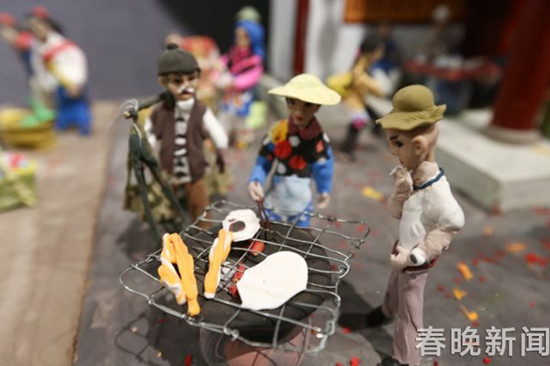 長(zhǎng)達(dá)18米的大型千人面塑 還原云南人古風(fēng)遺俗 長(zhǎng)達(dá)18米的大型千人面塑 還原云南人古風(fēng)遺俗