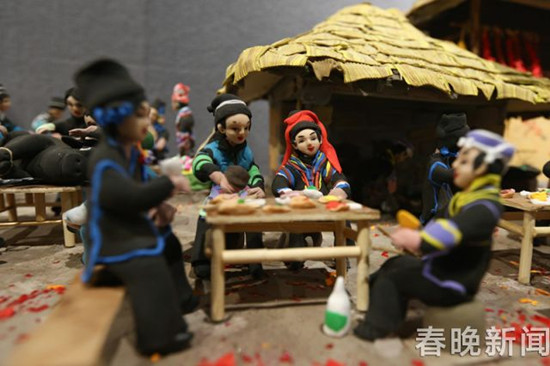 長(zhǎng)達(dá)18米的大型千人面塑 還原云南人古風(fēng)遺俗 長(zhǎng)達(dá)18米的大型千人面塑 還原云南人古風(fēng)遺俗