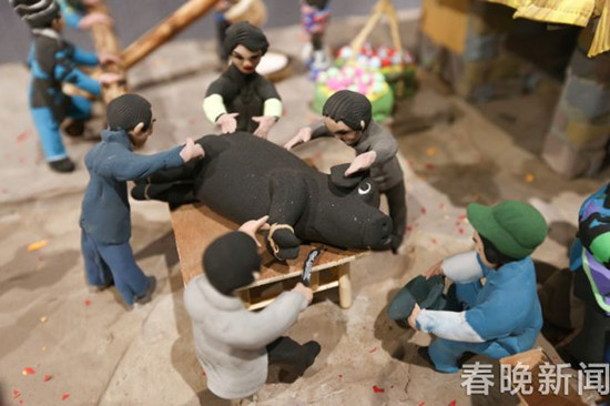 長(zhǎng)達(dá)18米的大型千人面塑 還原云南人古風(fēng)遺俗 長(zhǎng)達(dá)18米的大型千人面塑 還原云南人古風(fēng)遺俗