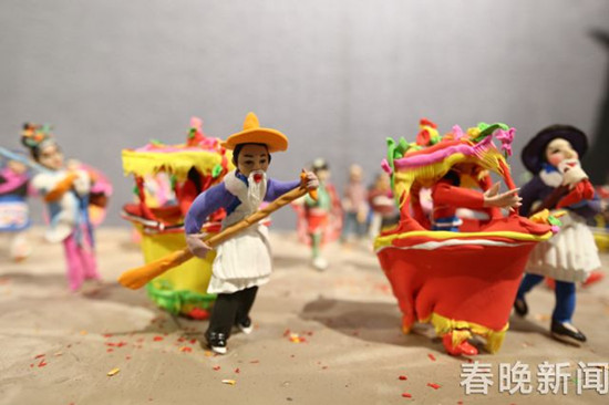 長(zhǎng)達(dá)18米的大型千人面塑 還原云南人古風(fēng)遺俗 長(zhǎng)達(dá)18米的大型千人面塑 還原云南人古風(fēng)遺俗