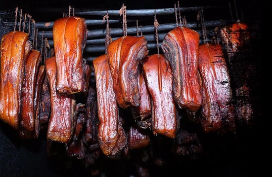 節(jié)食一年的我們就為了鄉(xiāng)下這頓飯