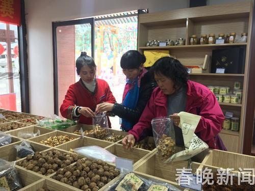 “大理年貨街”正式開街 12縣市特色民俗文化創(chuàng)意展不斷 “大理年貨街”正式開街 12縣市特色民俗文化創(chuàng)意展不斷